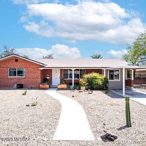 1st image of 2542 E Hedrick Dr