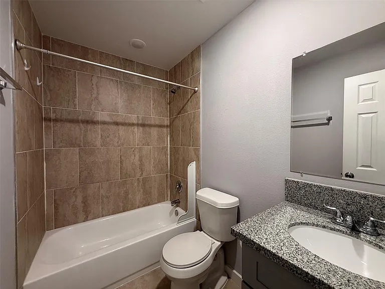 6610 Haight St #A — Photo 14