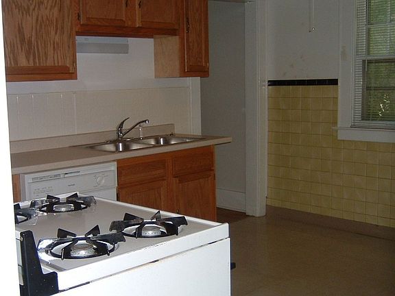 3rd image of 341-43 Roosevelt Ave #341