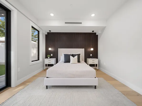 373 New York Avenue image 11 of 25