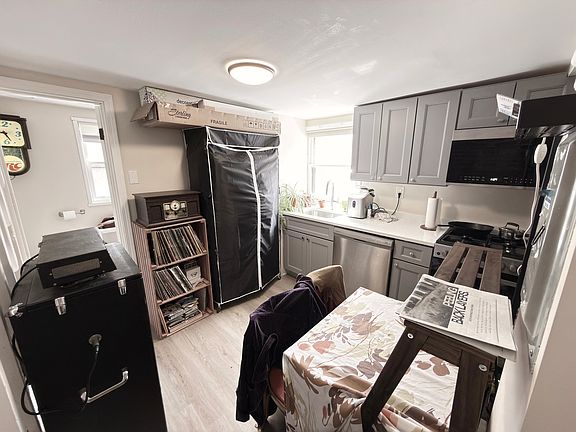2nd image of 1501 W Fullerton Ave Ste 1