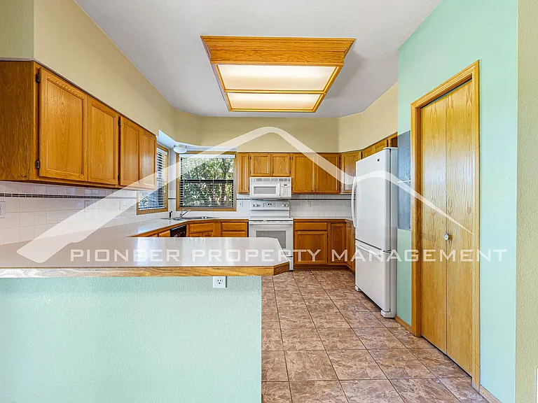 2924 Troxell Ave — Photo 10