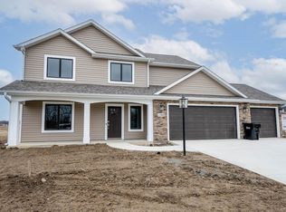 2104 Custer Dr, Garrett, IN 46738