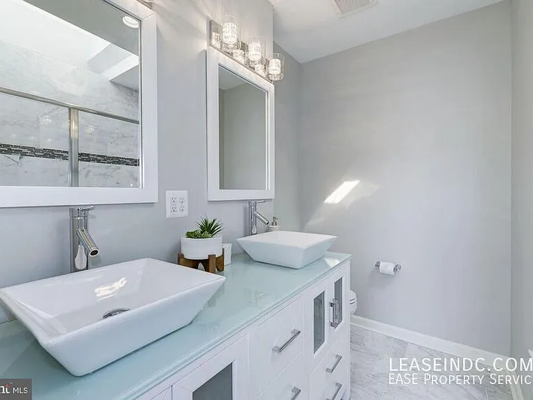 2129 4th St NE — Photo 21