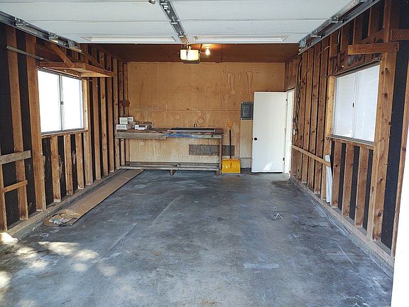 2nd image of 770 N Skyline Dr