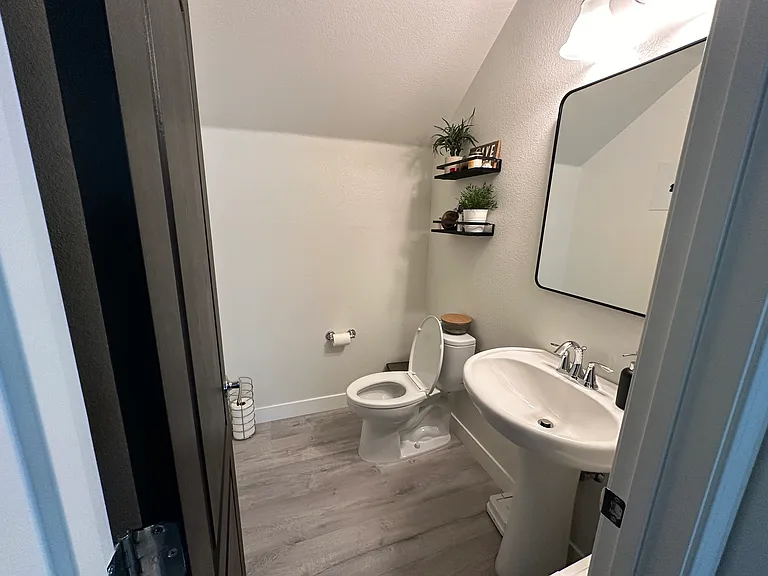 1607 Sylvia St — Photo 4