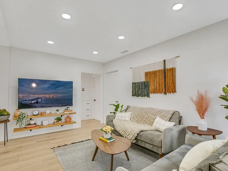 533 N Cerritos Ave — Photo 13