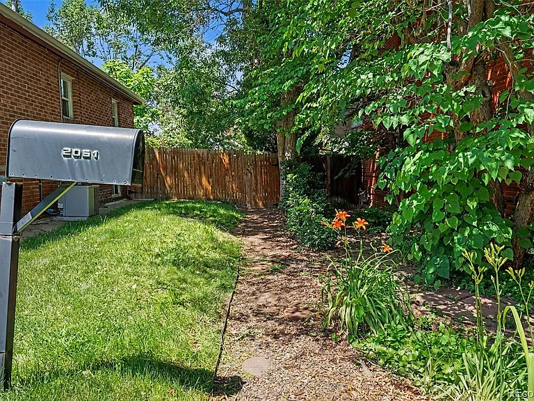 2061 S Pearl St — Photo 2
