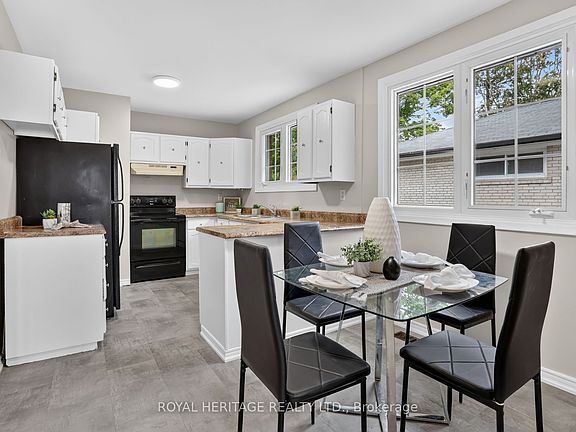 2nd image of 914 Donovan Cres
