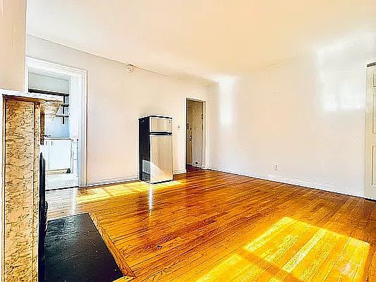 5th image of 301 W 20th St #3I