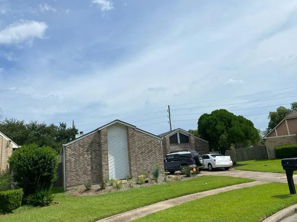 1919 Barons Gln, Sugar Land, TX 77478
