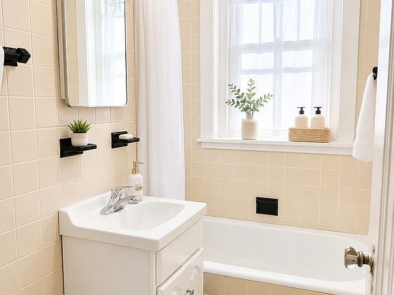5th image of 2001 Commonwealth Ave APT 29