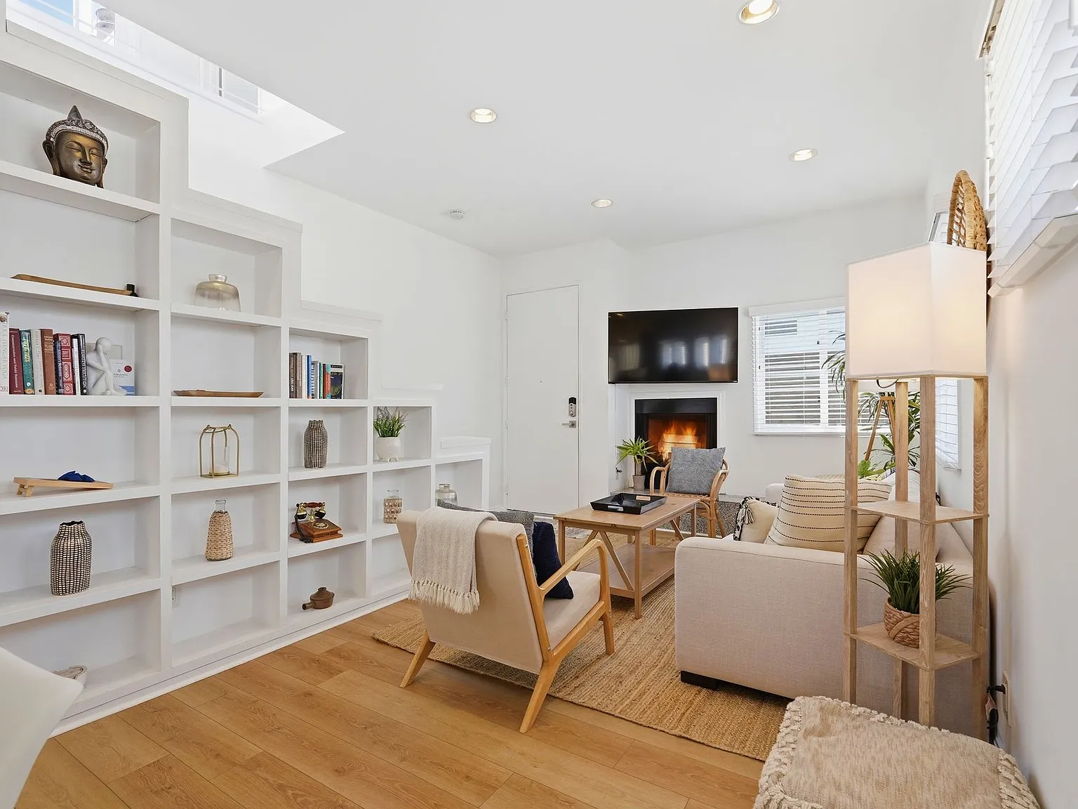525 Venice Way — Photo 1