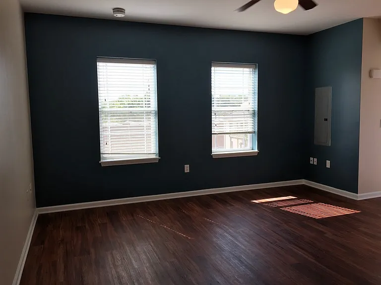 Tenth & College Village Apartments — Photo 30