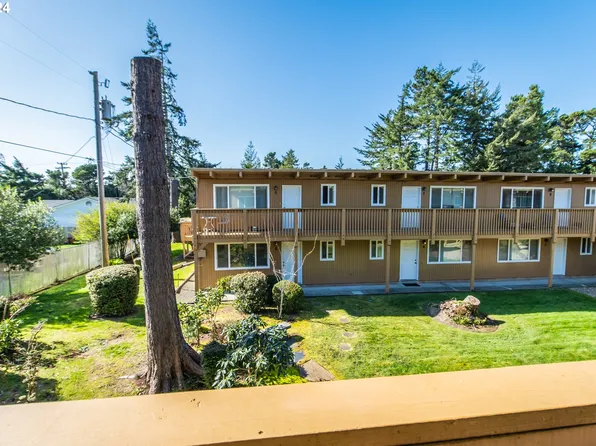 1260 10th St #18, Florence, OR 97439