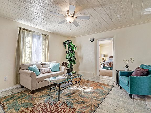 2nd image of 517 Martinez Dr NE