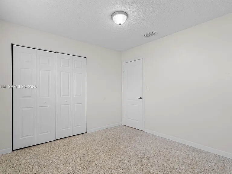 1333 W 37th St — Photo 26