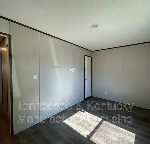 218 Eller Dr — Photo 8