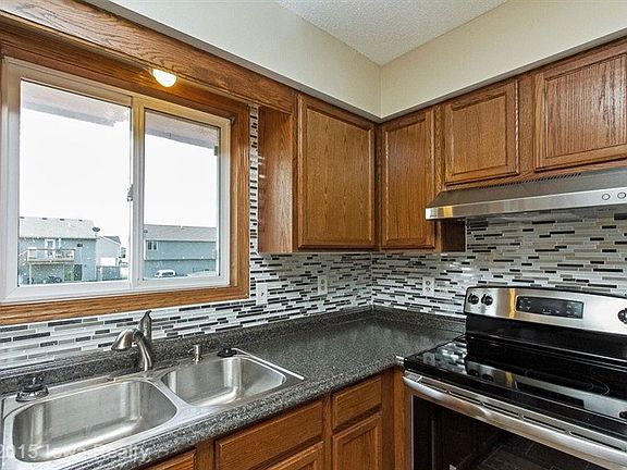4th image of 401 2nd St SE