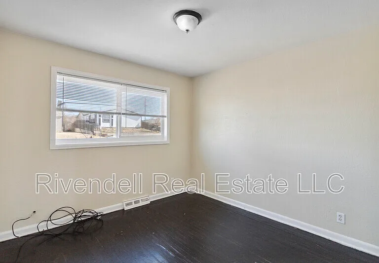1127 Xenia St — Photo 8