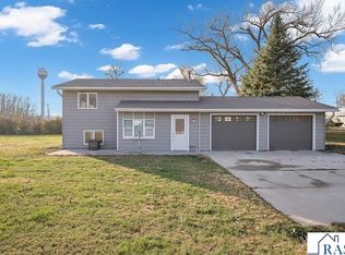405 Sparks Dr, Granada, MN 56039