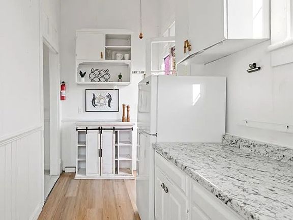 2nd image of 1035 N Derbigny St