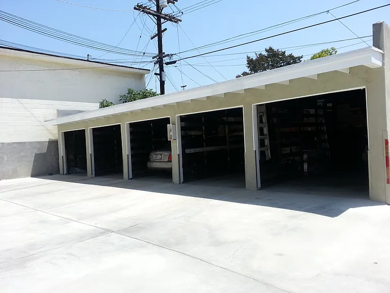 164 N Allen Ave — Photo 22