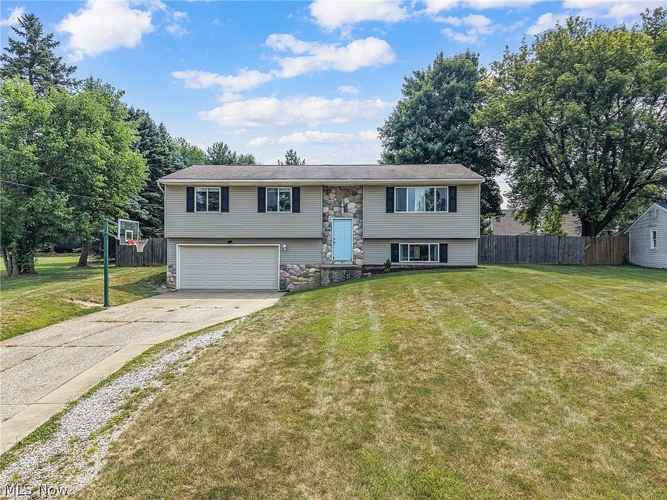 1st image of 553 Jeanette St