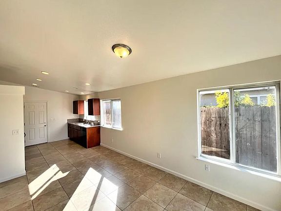 4th image of 1699 Marenda Dr