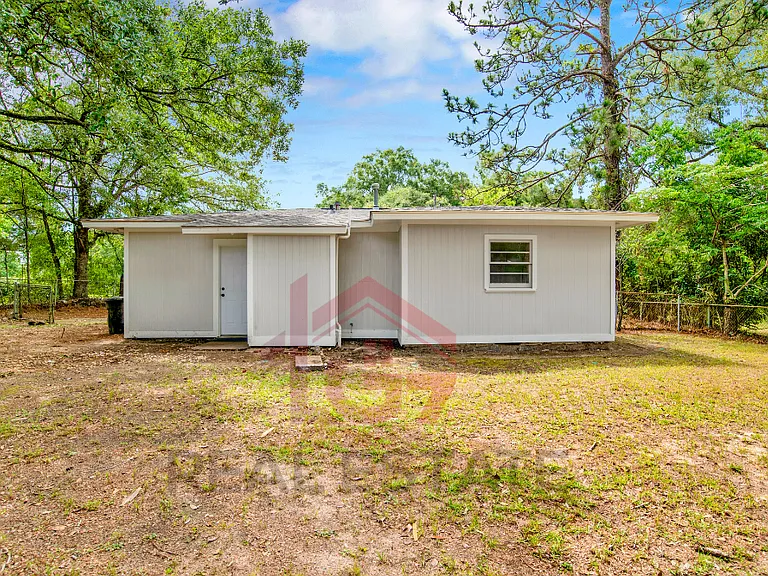 6100 Lorma Rd — Photo 5