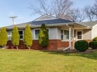 3204 Meadow Dr, Rolling Meadows, IL 60008