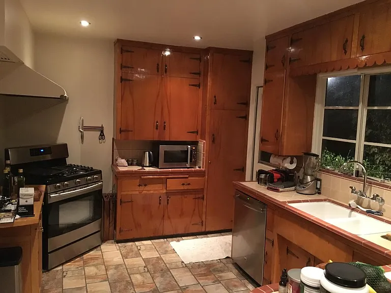 360 Adams Ave — Photo 4
