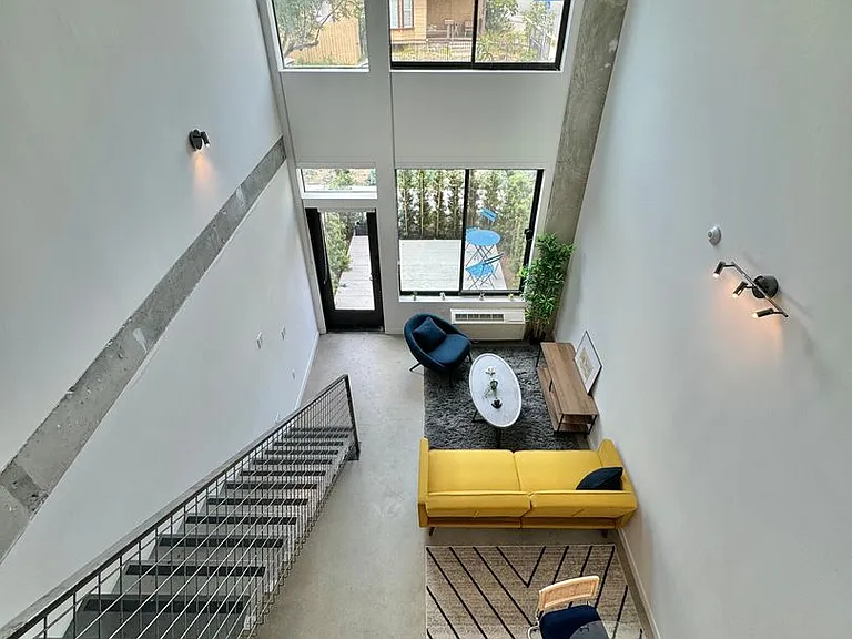 Harvey Hillcrest — Photo 45