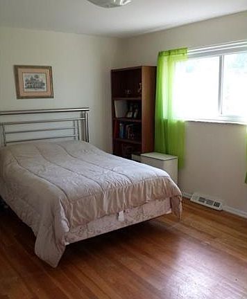 4th image of 8 Nancy Dr