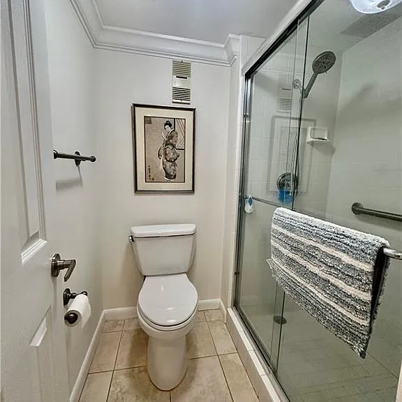 555 Park Shore Dr #B-403 — Photo 26