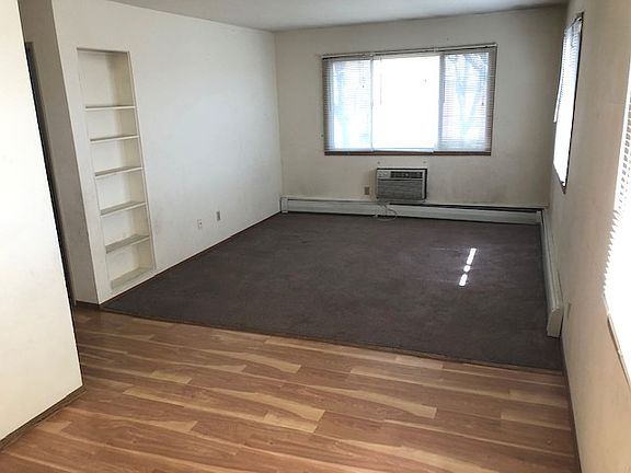 Living Rm, Built-in Shelves