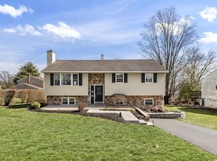 205 Hickory Ln, Douglassville, PA 19518