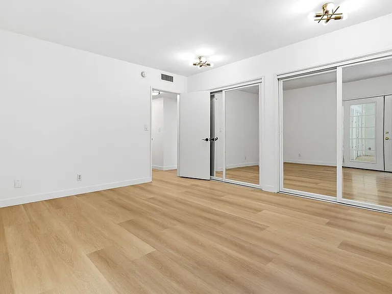 11970 Montana Ave #104 — Photo 24