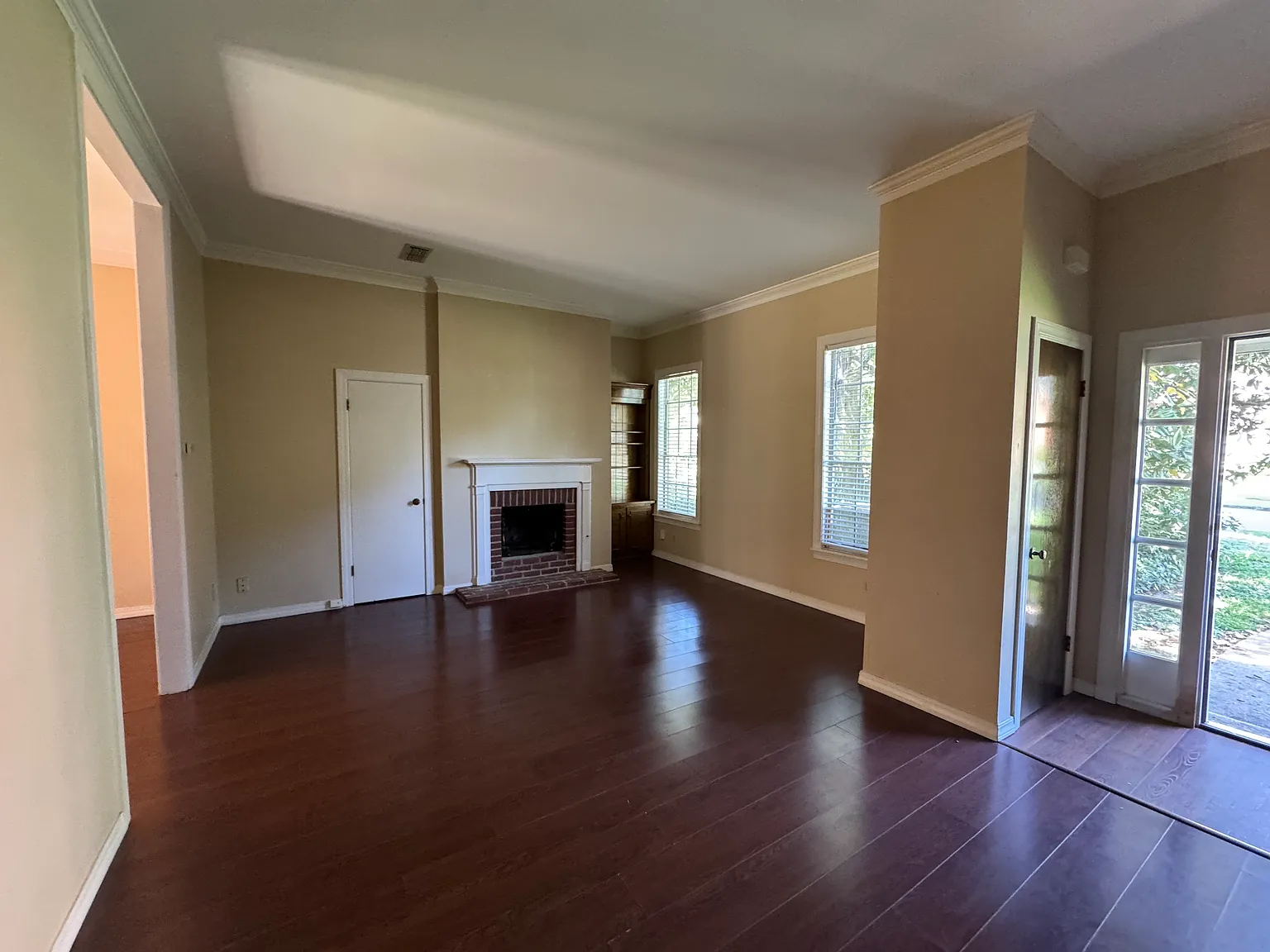 2 bed, 1200 sqft, $1,300 — Photo 2
