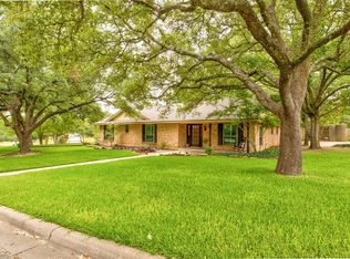 816 Shady Creek Dr, Cleburne, TX 76033