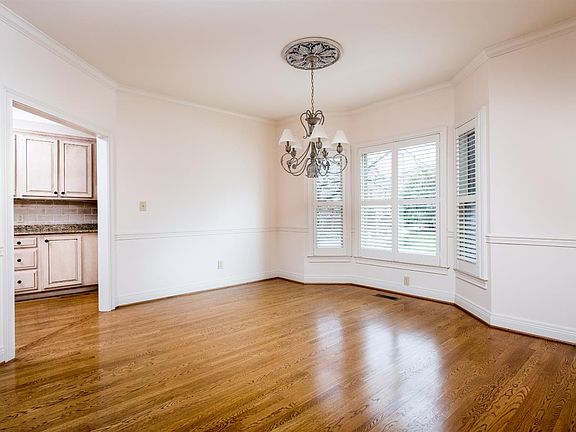 5th image of 1816 Saint Ives Cir