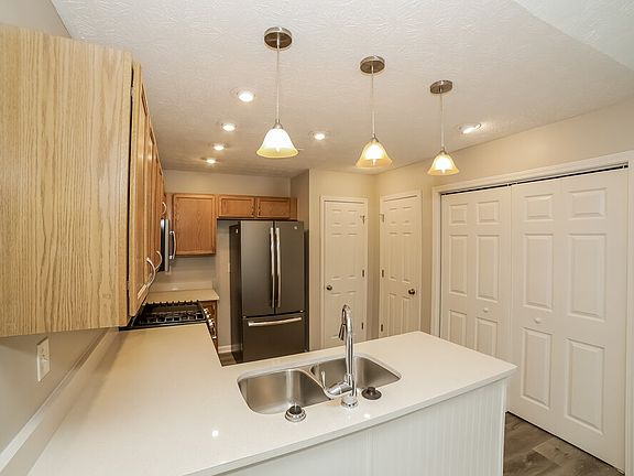 5th image of 349 Autumn Lake Dr