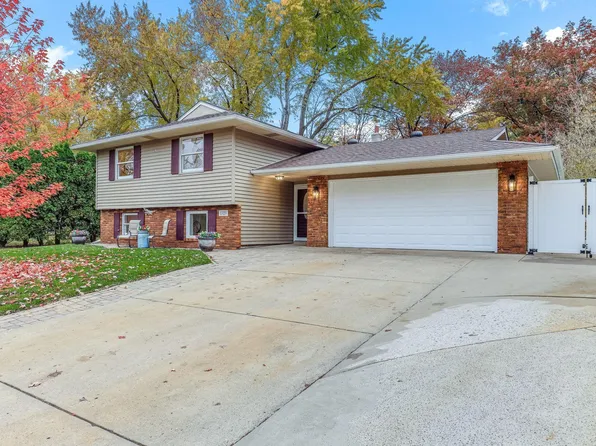 1325 97th Ave NW, Coon Rapids, MN 55433