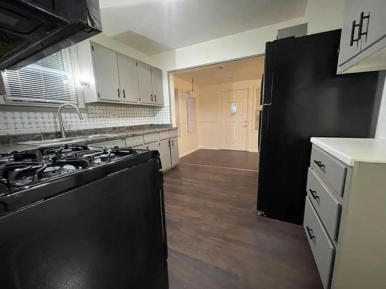 635 Orville Ave — Photo 24