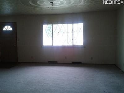 4th image of 184 E Park Ave