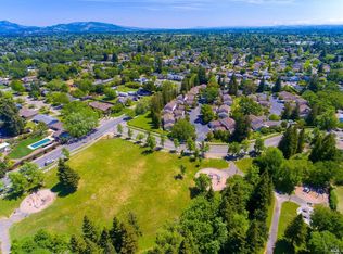 1572 Yardley St, Santa Rosa, CA 95403