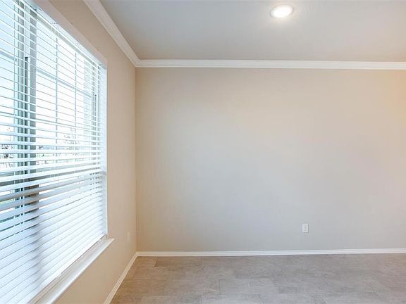4th image of 3312 Becker Dr