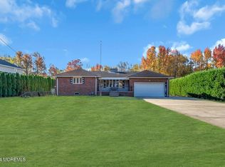 7 Gordons Corner Rd, Manalapan, NJ 07726