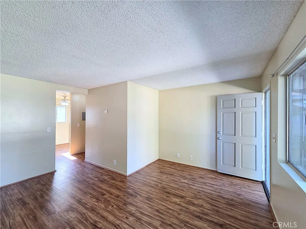 2 bed, 1.5 bath, 736 sqft, $2,495 — Photo 2