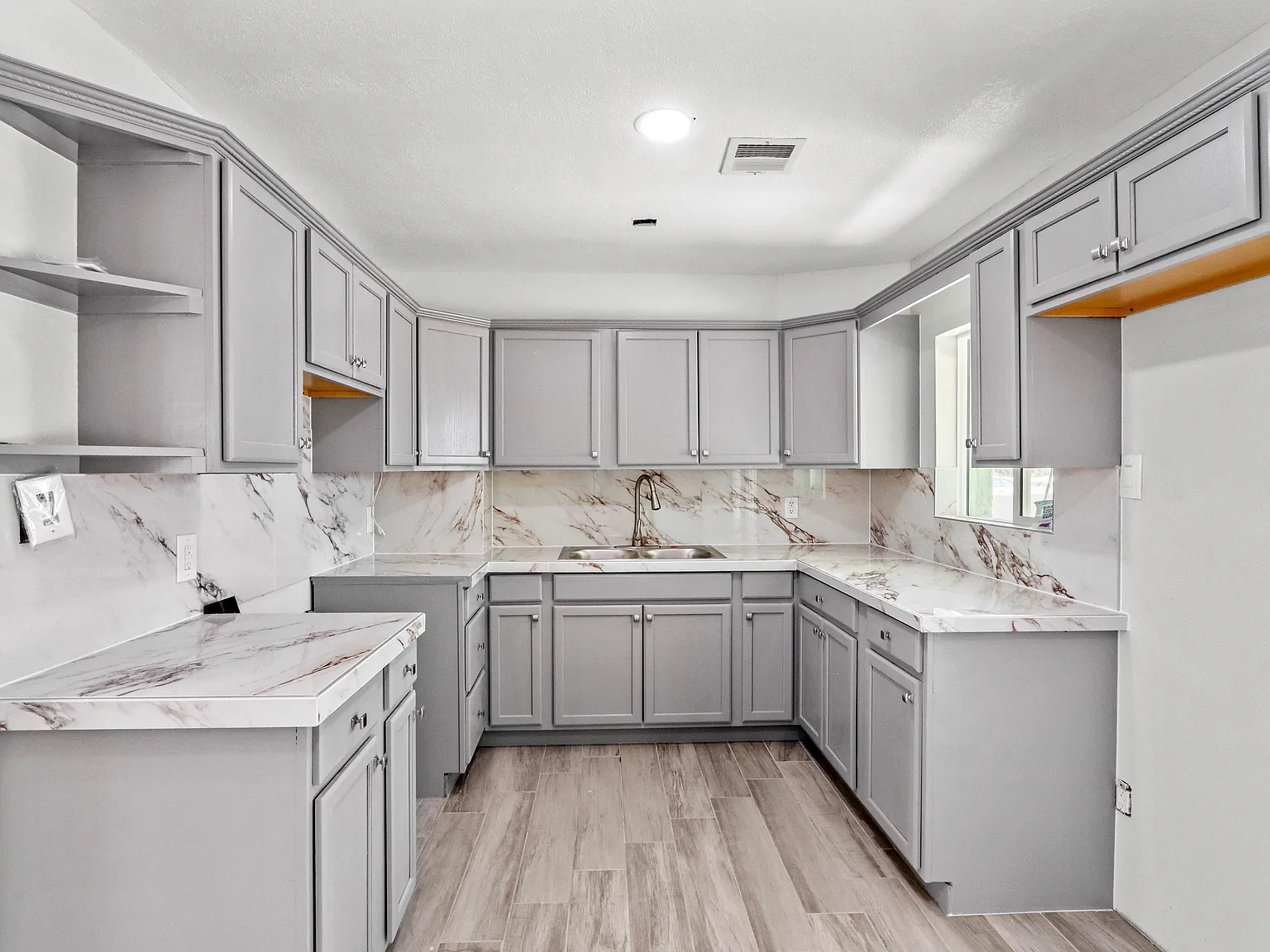 3 bed, 1210 sqft, $1,575 — Photo 1